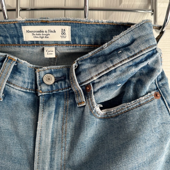 Abercrombie and Fitch curve love jeans - Picture 3 of 5